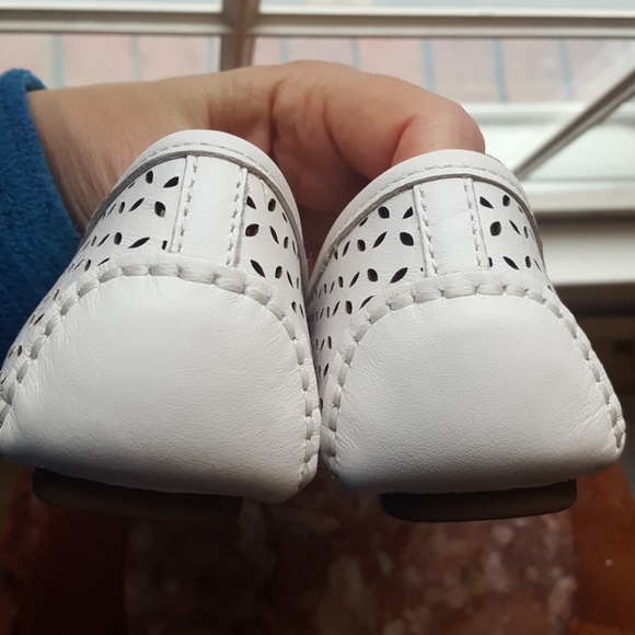 Michael Kors White & Gold Driving Mocs, size 7 - Picture 4 of 8